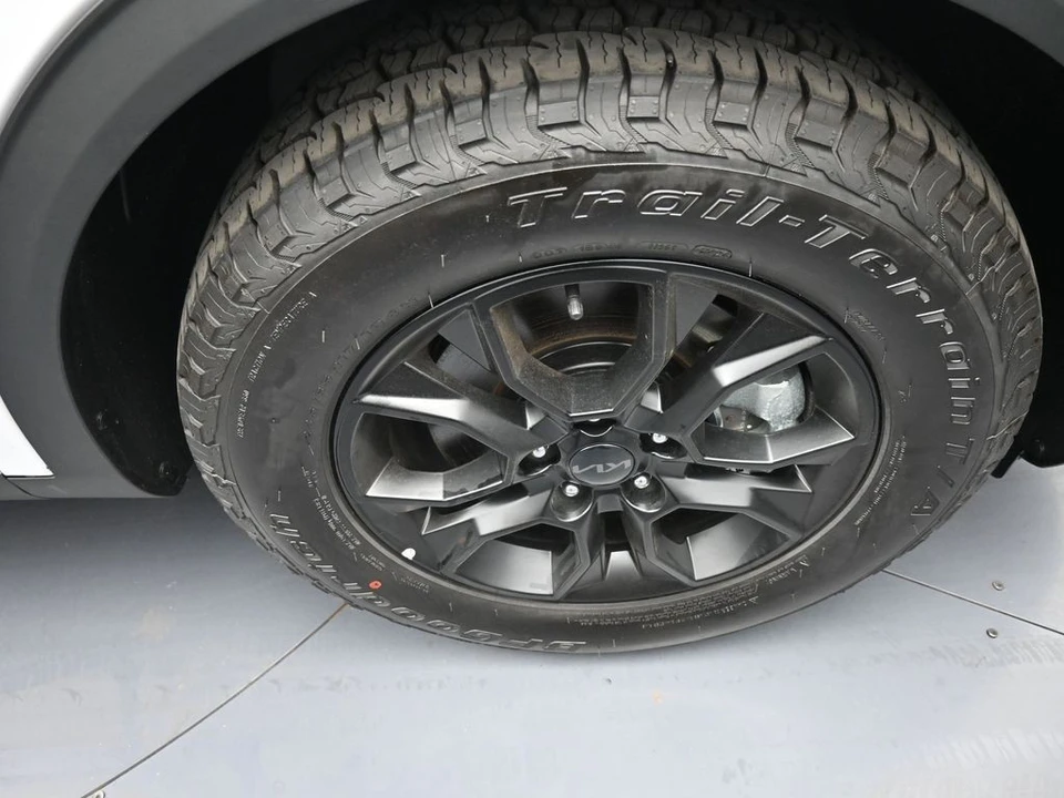 2025 Kia Sportage - Image 13 of 21