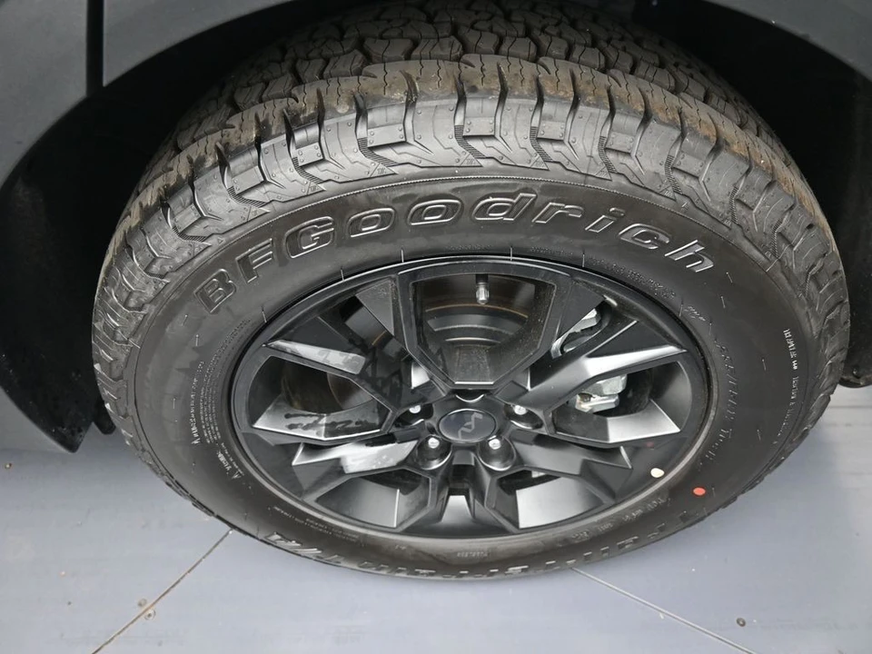 2025 Kia Sportage - Image 15 of 21