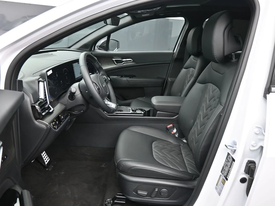 2025 Kia Sportage - Image 19 of 21