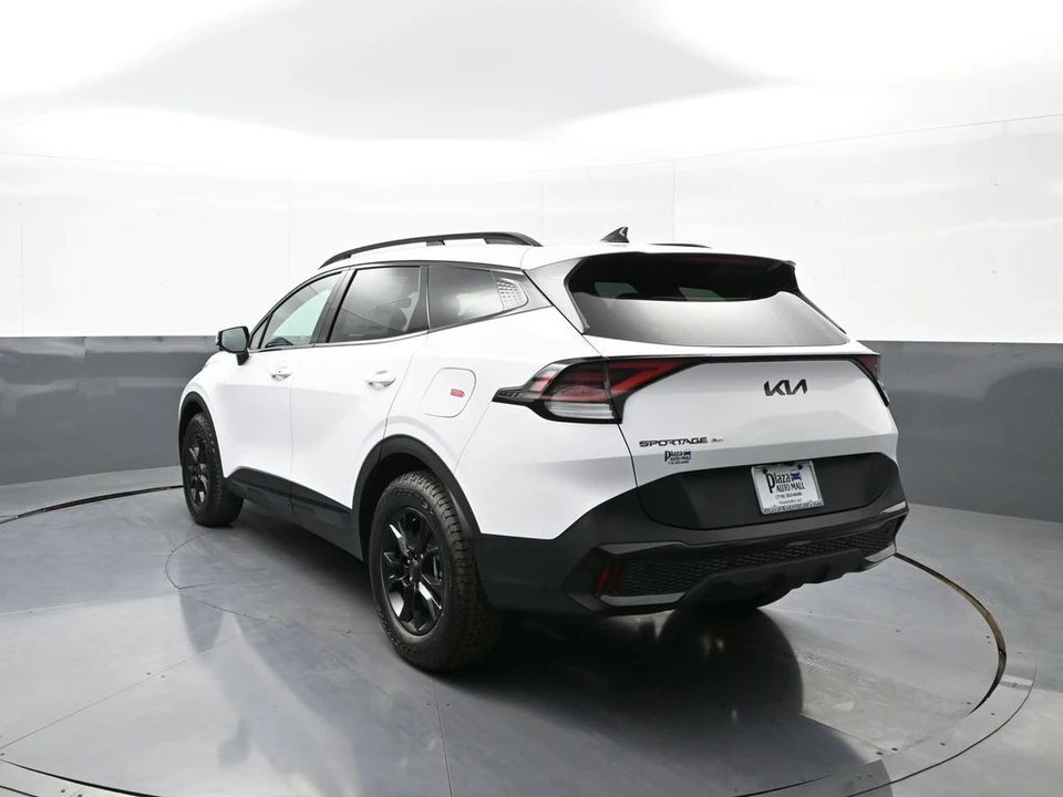2025 Kia Sportage - Image 8 of 21