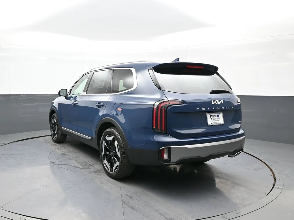 2025 Kia Telluride - Image 8 of 12