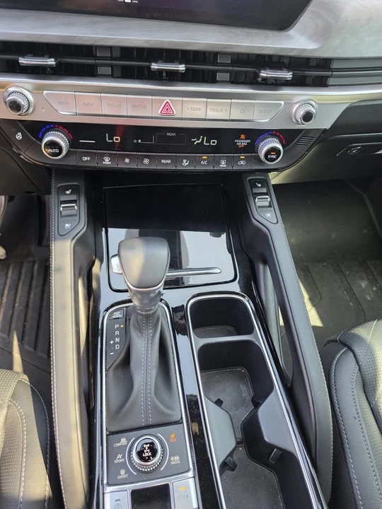 2025 Kia Telluride - Image 9 of 16