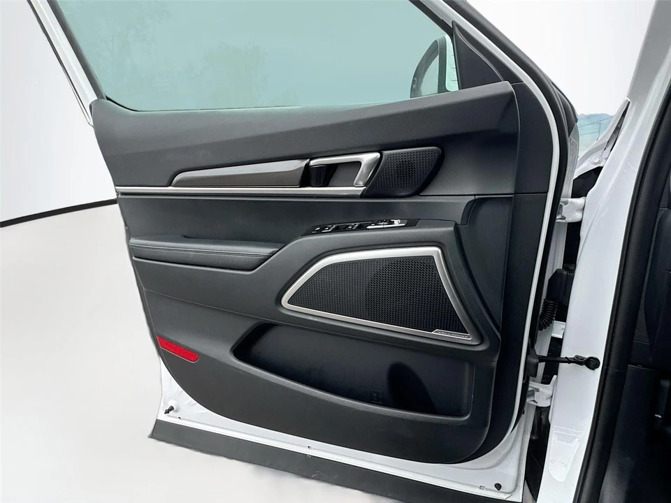 2025 Kia Telluride - Image 18 of 21
