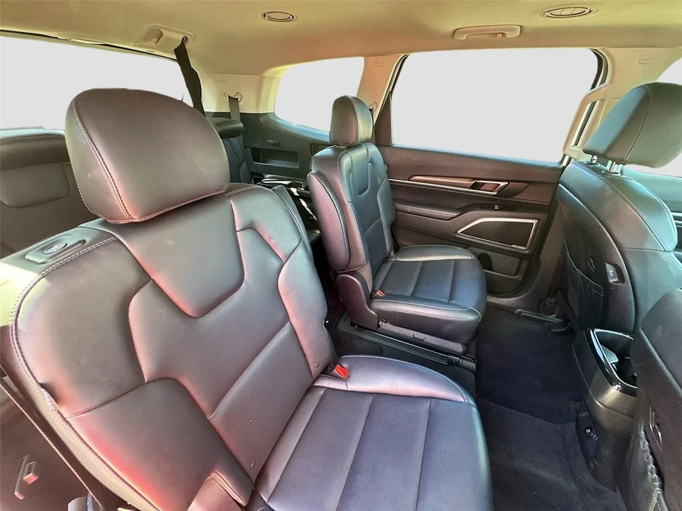 2025 Kia Telluride - Image 11 of 14