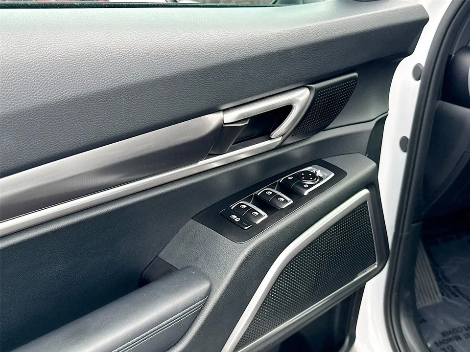2025 Kia Telluride - Image 17 of 21
