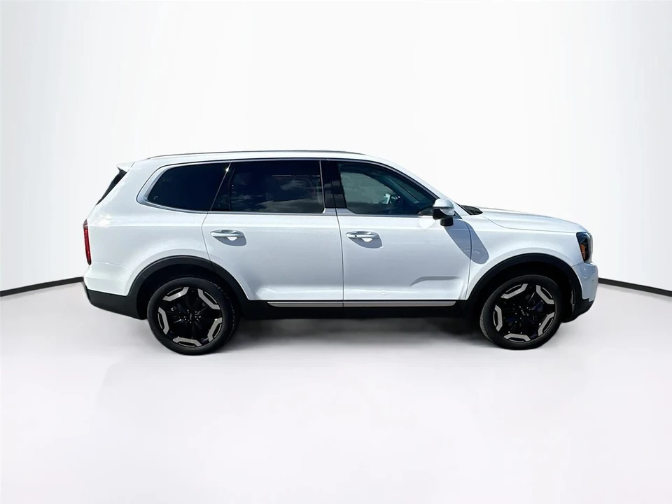 2025 Kia Telluride - Image 8 of 14