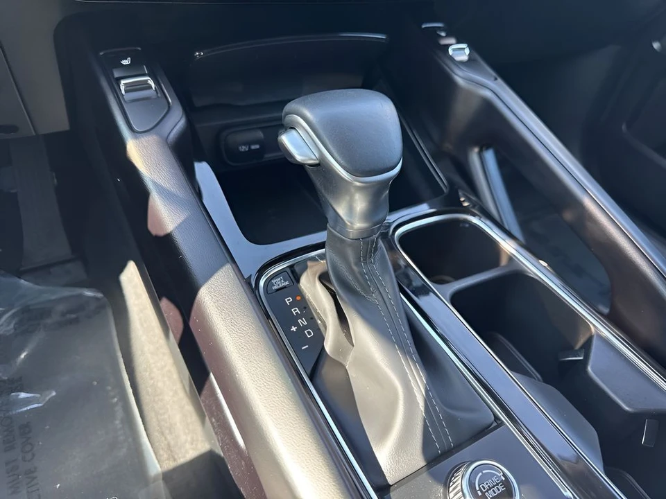 2025 Kia Telluride - Image 17 of 21