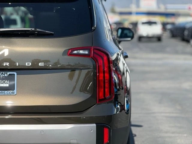 2025 Kia Telluride - Image 9 of 12