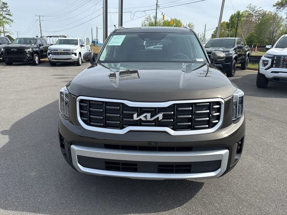 2025 Kia Telluride - Image 8 of 31