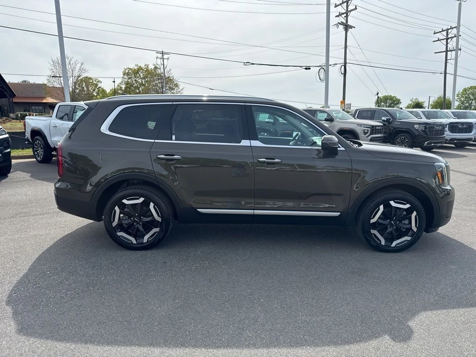 2025 Kia Telluride - Image 6 of 31