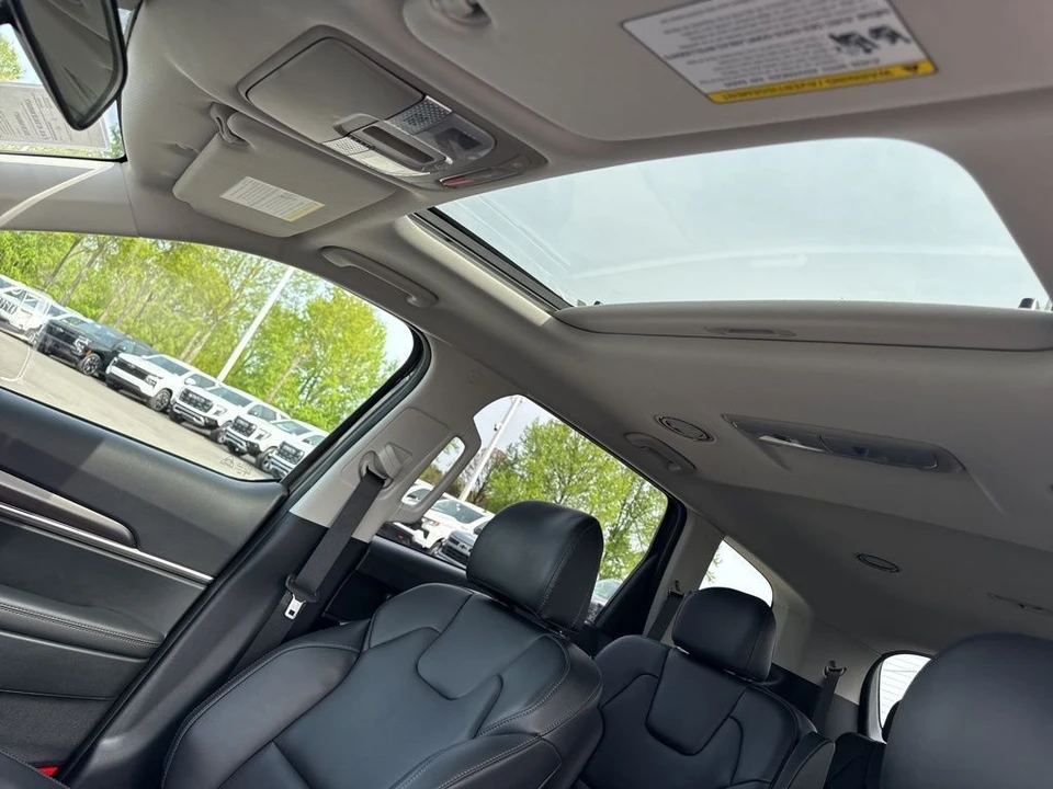 2025 Kia Telluride - Image 10 of 31