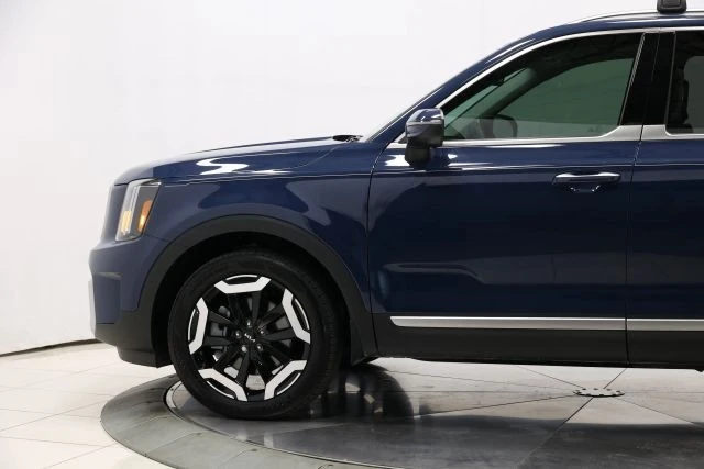 2025 Kia Telluride - Image 10 of 12