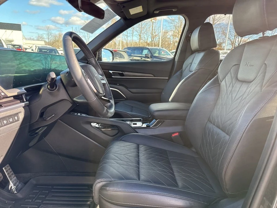 2025 Kia Telluride - Image 9 of 12
