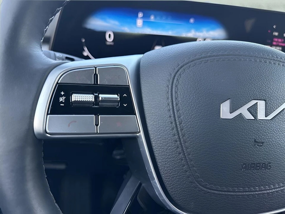2025 Kia Telluride - Image 16 of 21