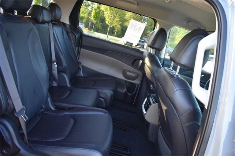 2025 Kia Carnival - Image 15 of 20