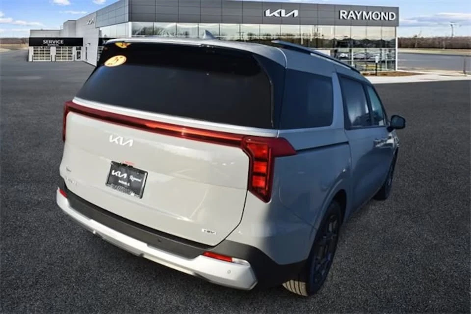 2025 Kia Carnival - Image 8 of 20