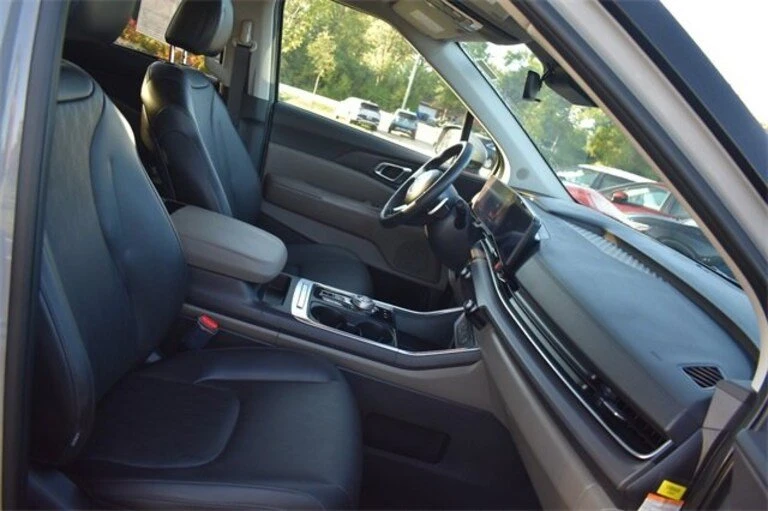 2025 Kia Carnival - Image 12 of 20