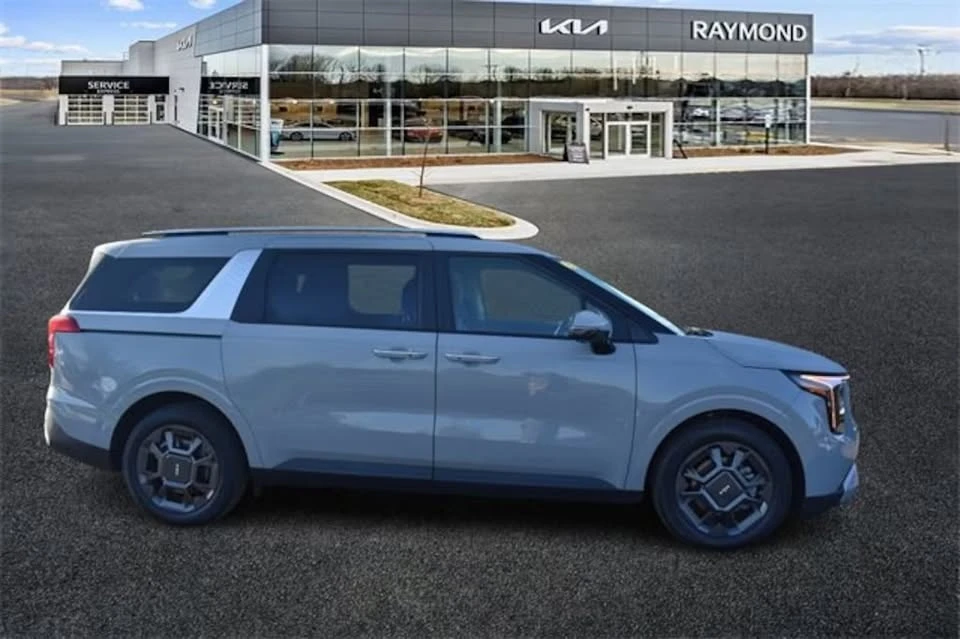 2025 Kia Carnival - Image 10 of 20