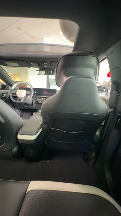 2025 Kia EV6 - Image 9 of 10
