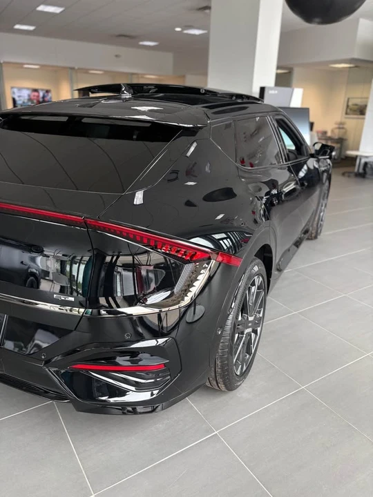 2025 Kia EV6 - Image 5 of 10