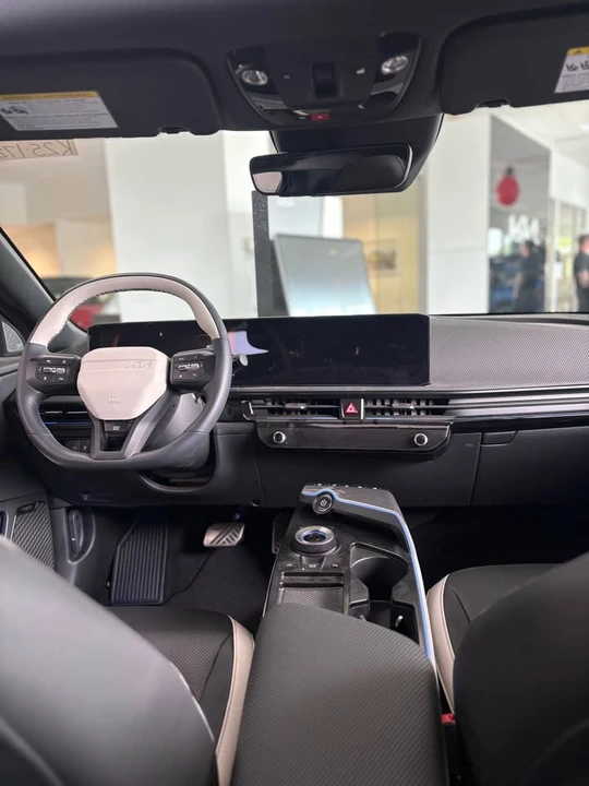 2025 Kia EV6 - Image 10 of 10