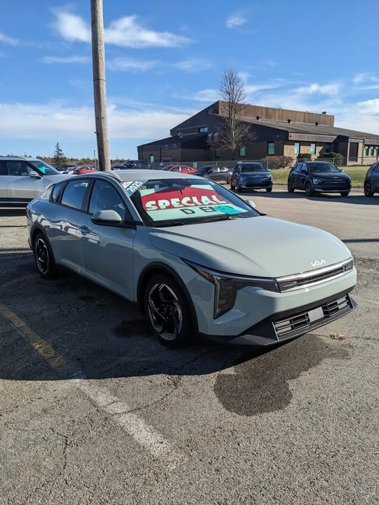 2025 Kia K4 - Image 3 of 7