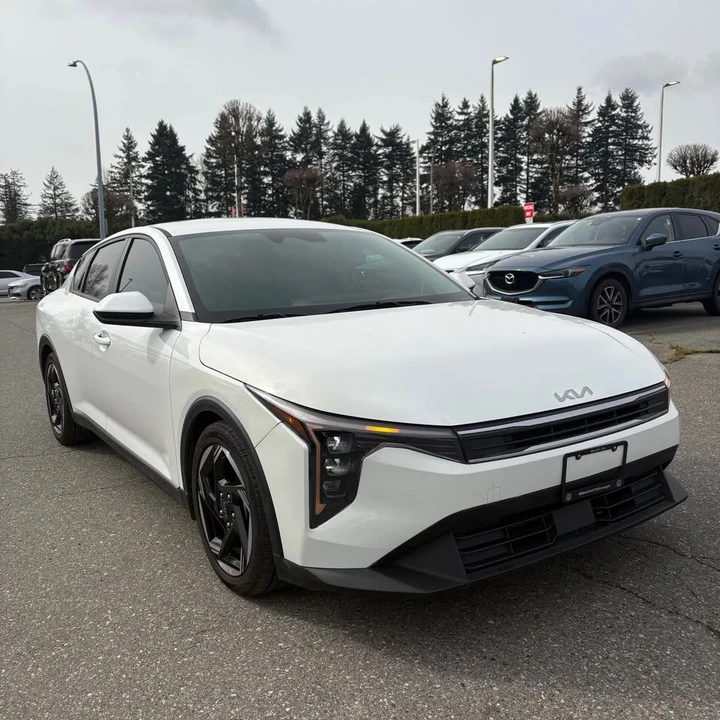 2025 Kia K4 - Image 2 of 11
