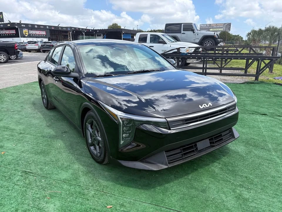 2025 Kia K4 - Image 3 of 12