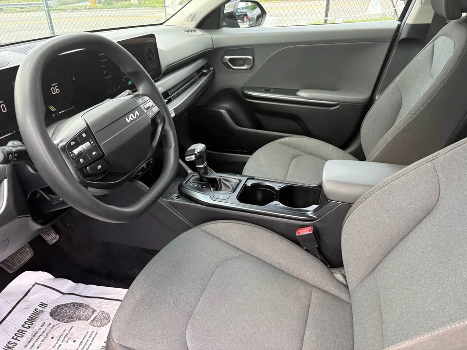 2025 Kia K4 - Image 10 of 12