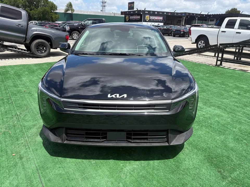 2025 Kia K4 - Image 2 of 12