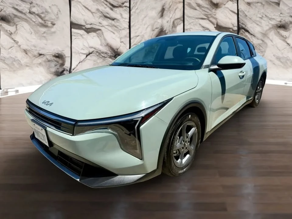 2025 Kia K4 - Image 3 of 10