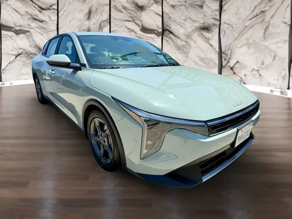 2025 Kia K4 - Image 2 of 10