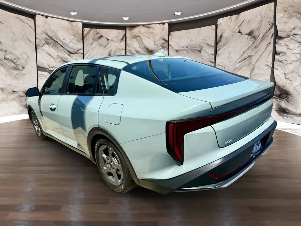 2025 Kia K4 - Image 5 of 10