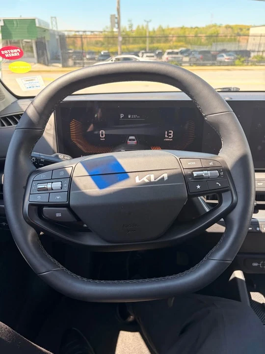 2025 Kia K4 - Image 5 of 12
