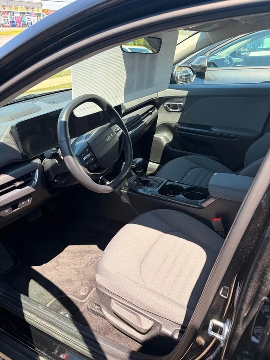 2025 Kia K4 - Image 3 of 12