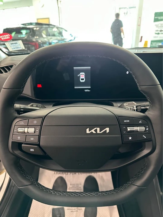 2025 Kia K4 - Image 7 of 9