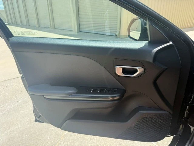 2025 Kia K4 - Image 16 of 18