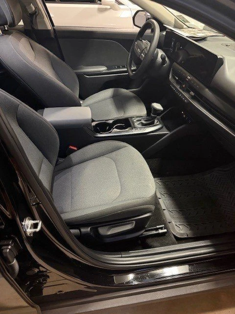 2025 Kia K4 - Image 2 of 18