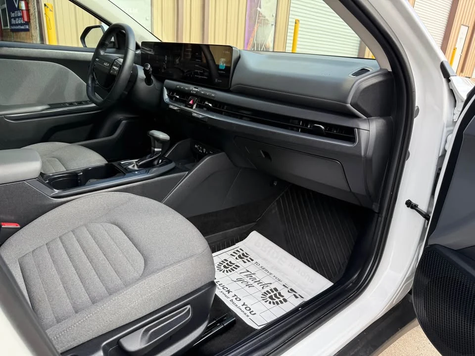 2025 Kia K4 - Image 9 of 15