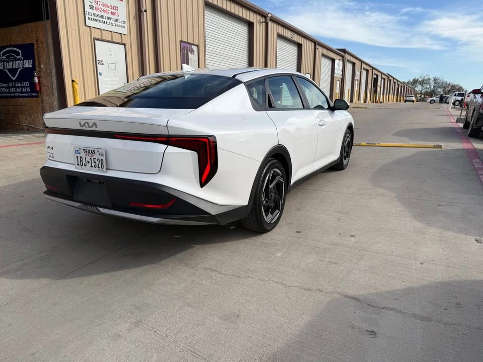 2025 Kia K4 - Image 6 of 15