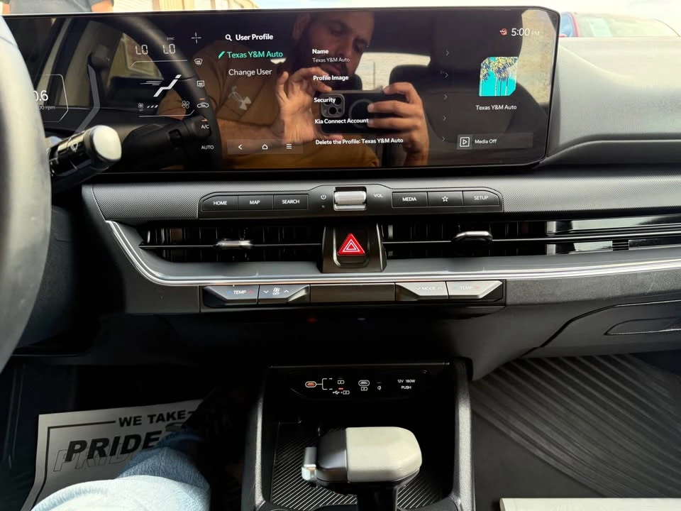 2025 Kia K4 - Image 13 of 15