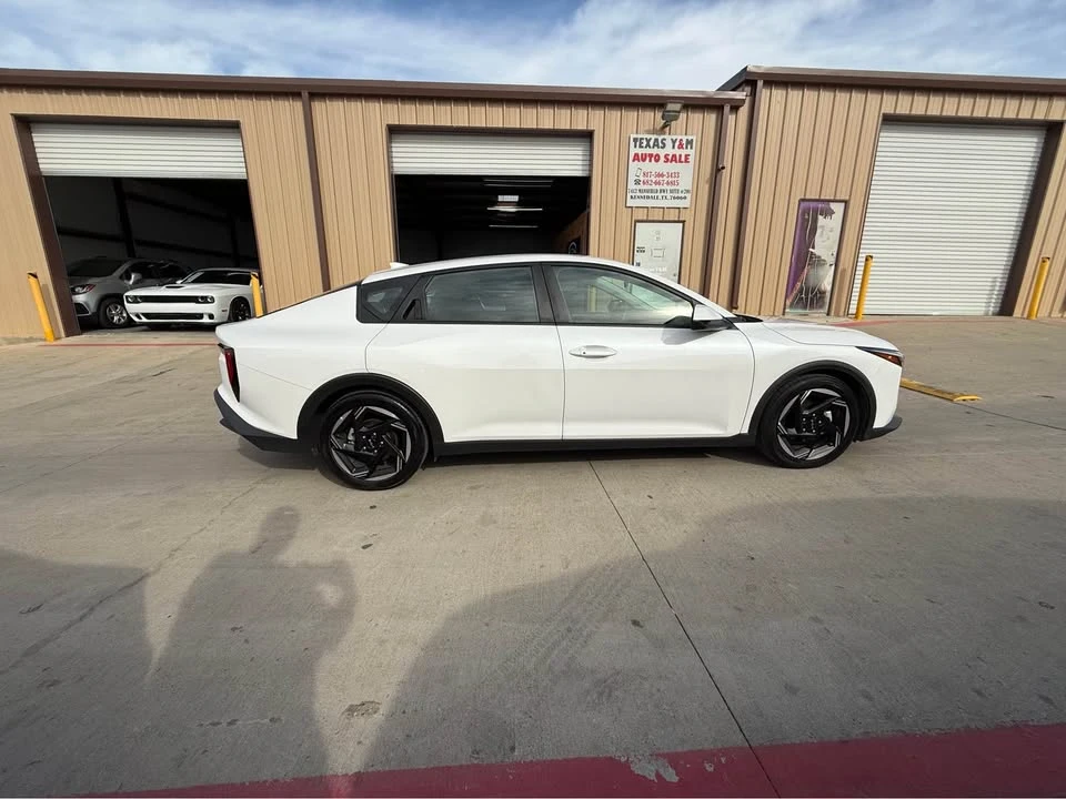 2025 Kia K4 - Image 3 of 15
