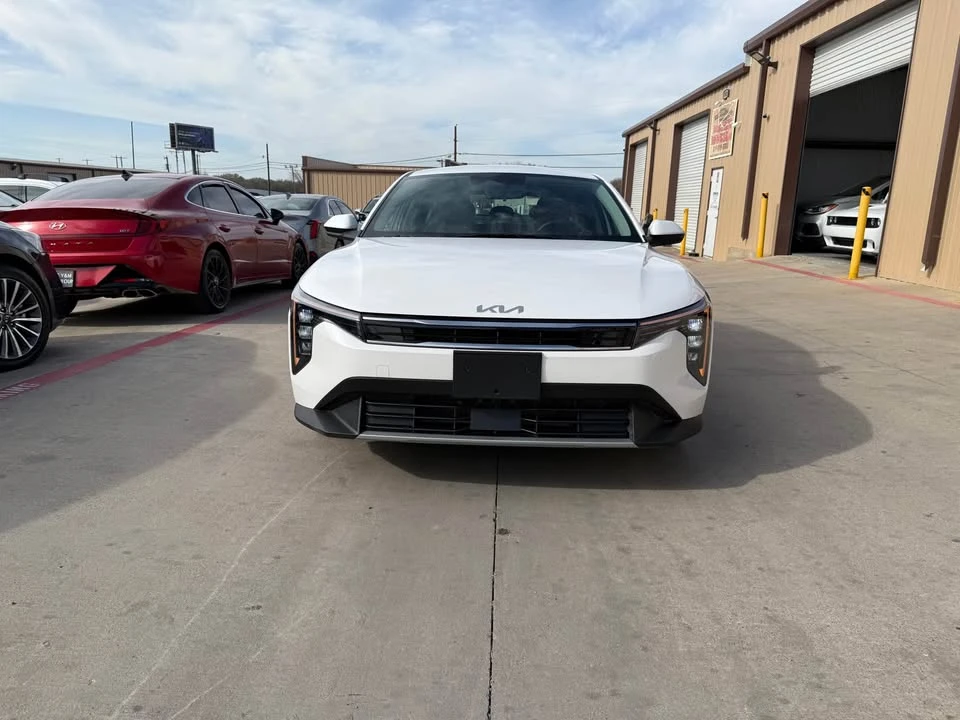 2025 Kia K4 - Image 2 of 15