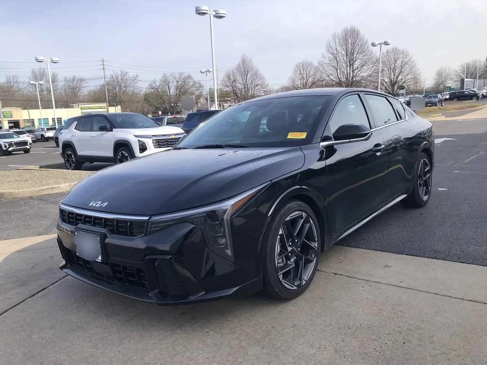 2025 Kia K4 - Image 3 of 11
