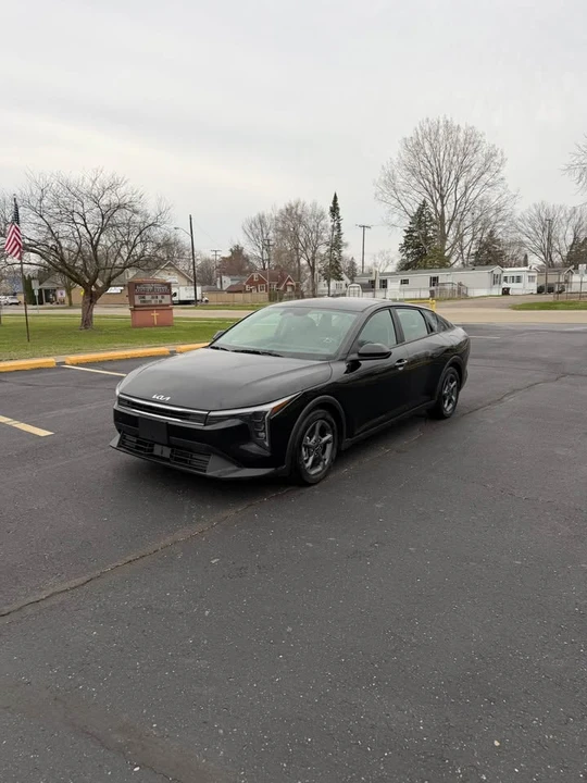 2025 Kia K4 - Image 2 of 18