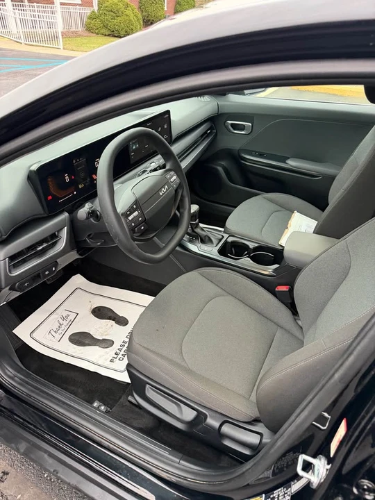 2025 Kia K4 - Image 9 of 18