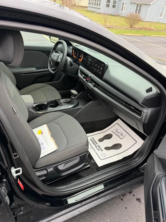 2025 Kia K4 - Image 13 of 18