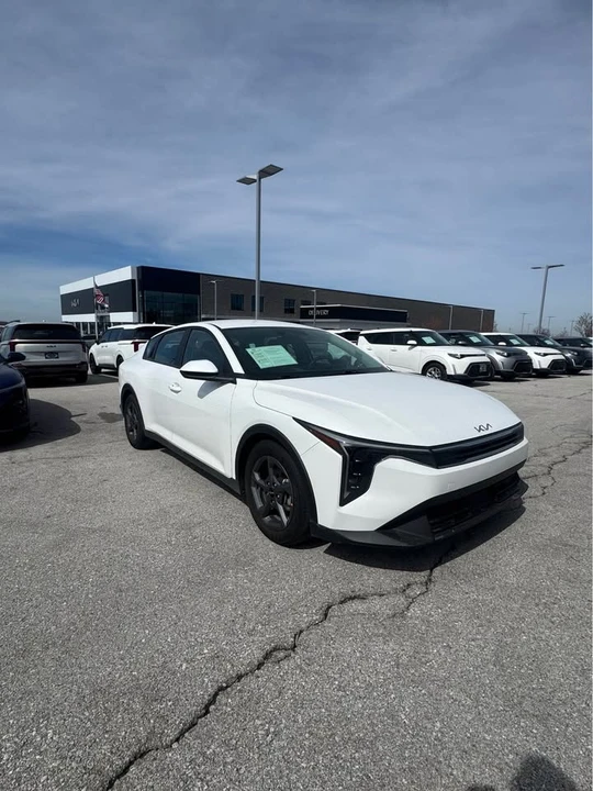 2025 Kia K4 - Image 7 of 15