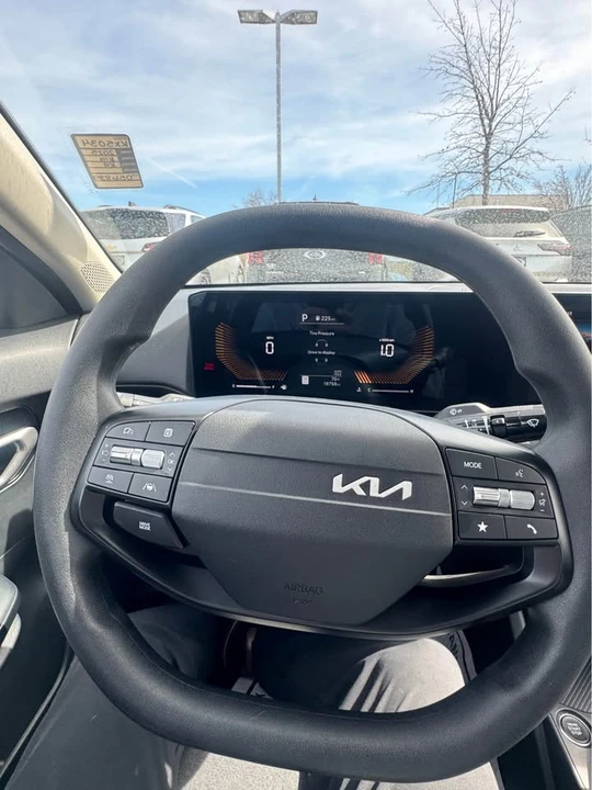 2025 Kia K4 - Image 12 of 15