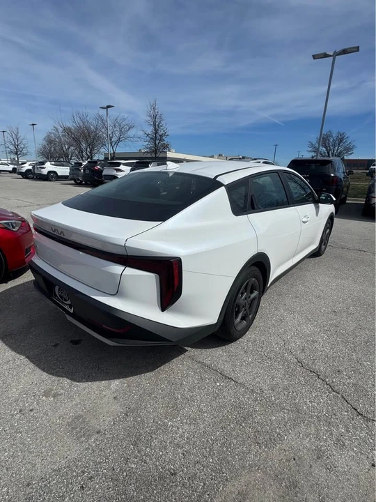 2025 Kia K4 - Image 5 of 15